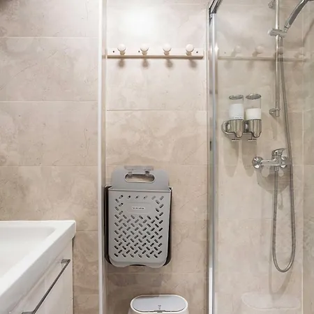 My Home, Gf, Air Cond, 2 Showers, 2 Wc *
