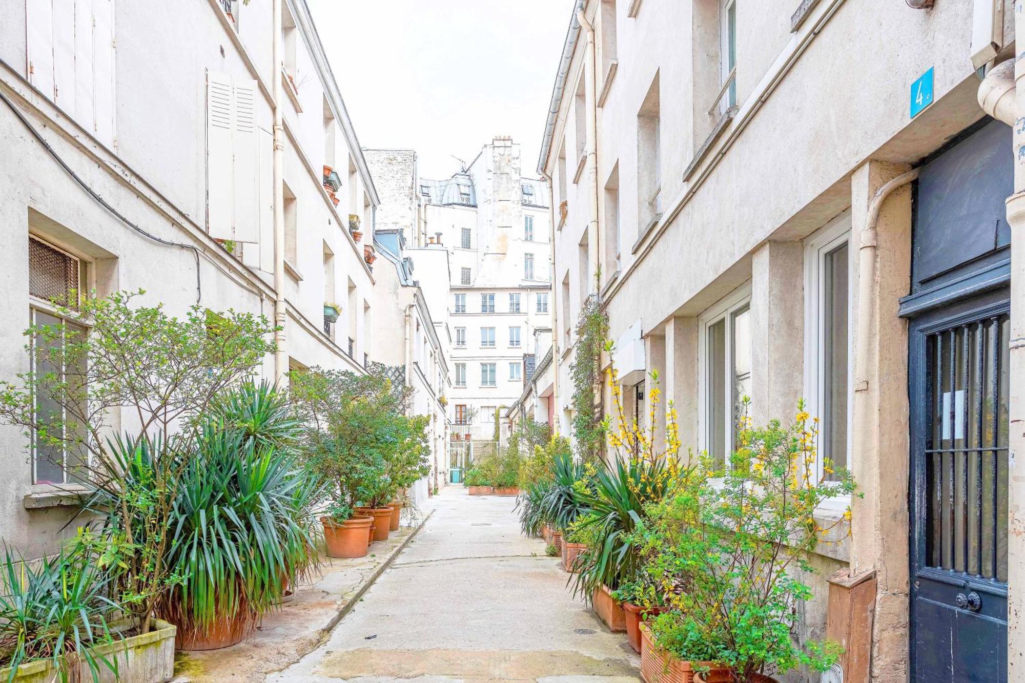 My Home, Gf, Air Cond, 2 Showers, 2 Wc